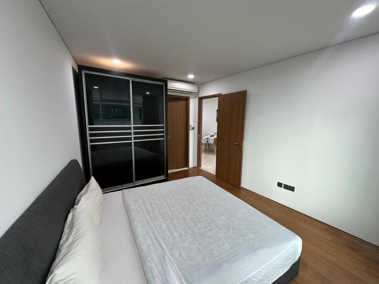 Vortex Suites Klcc By Moonlight Kuala Lumpur Exterior photo